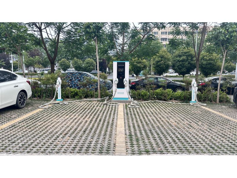 人民西路綠港景城充電樁